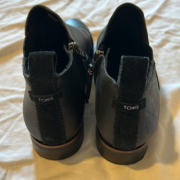 TOMS size 7.5 black leather Reese Bootie - Picture 6 of 8